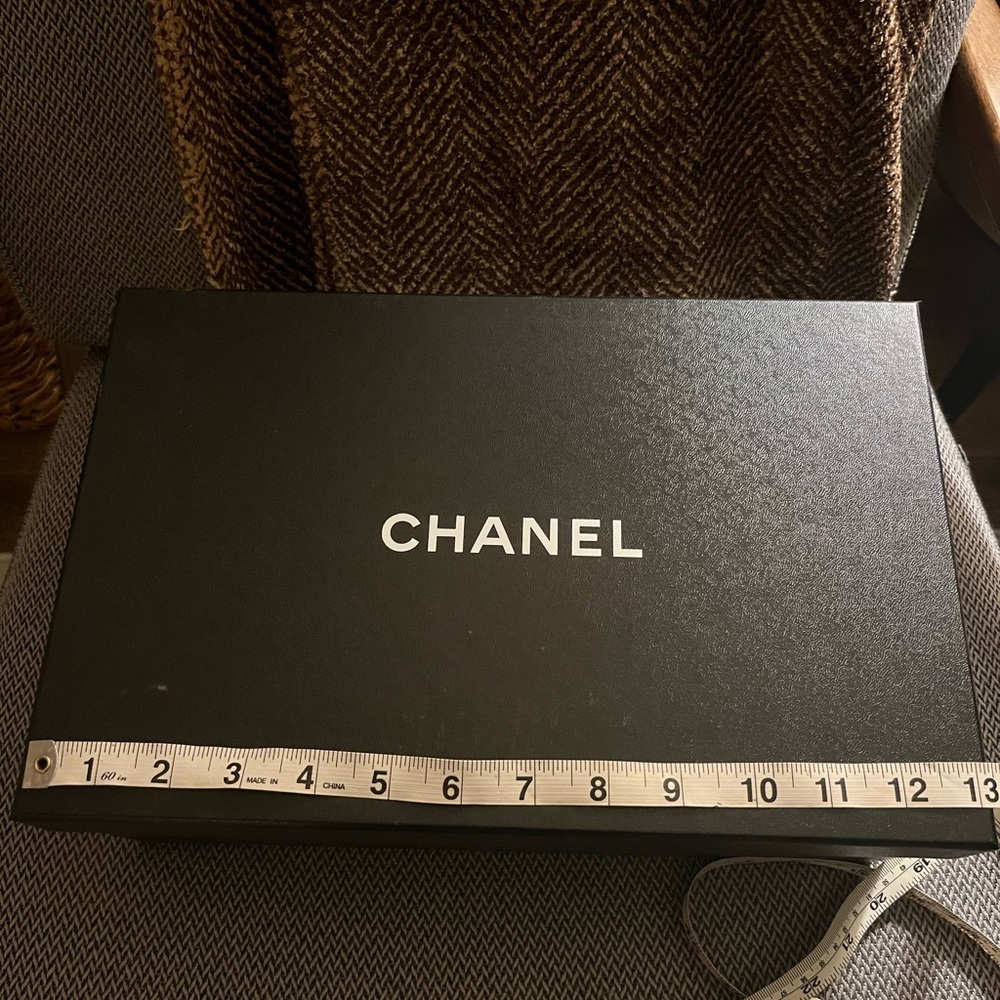 Authentic Chanel box - Picture 2 of 5